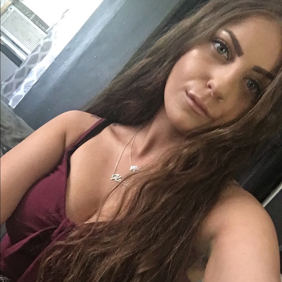 Meet your Posher, Gloria - Picture 1 of 1